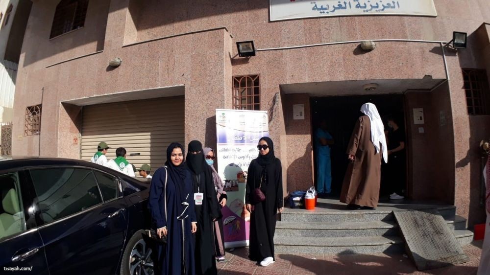 تواجد فرق مركز صحي العزيزية الغربية في الأسواق والحدائق والميادين. مجلة التوعية الصحية